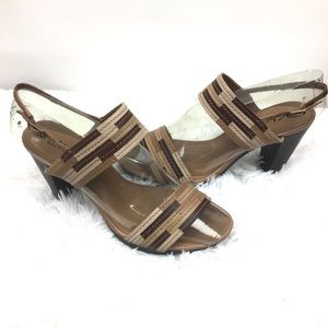 Clark’s Heeled Sandal. Nice Tan & Brown Colors S.7